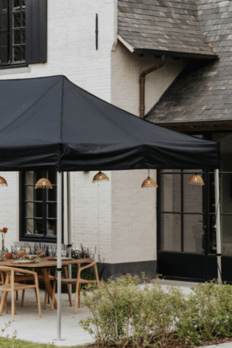 Faltzelt AluForce im Einsatz bei Outdoor Event als robuste und schnell aufbaubare Überdachung