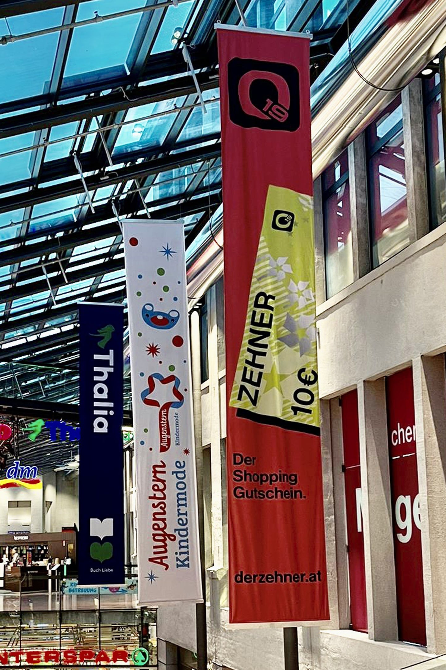 Deckenfahnen - Hängefahnen von hi5branding