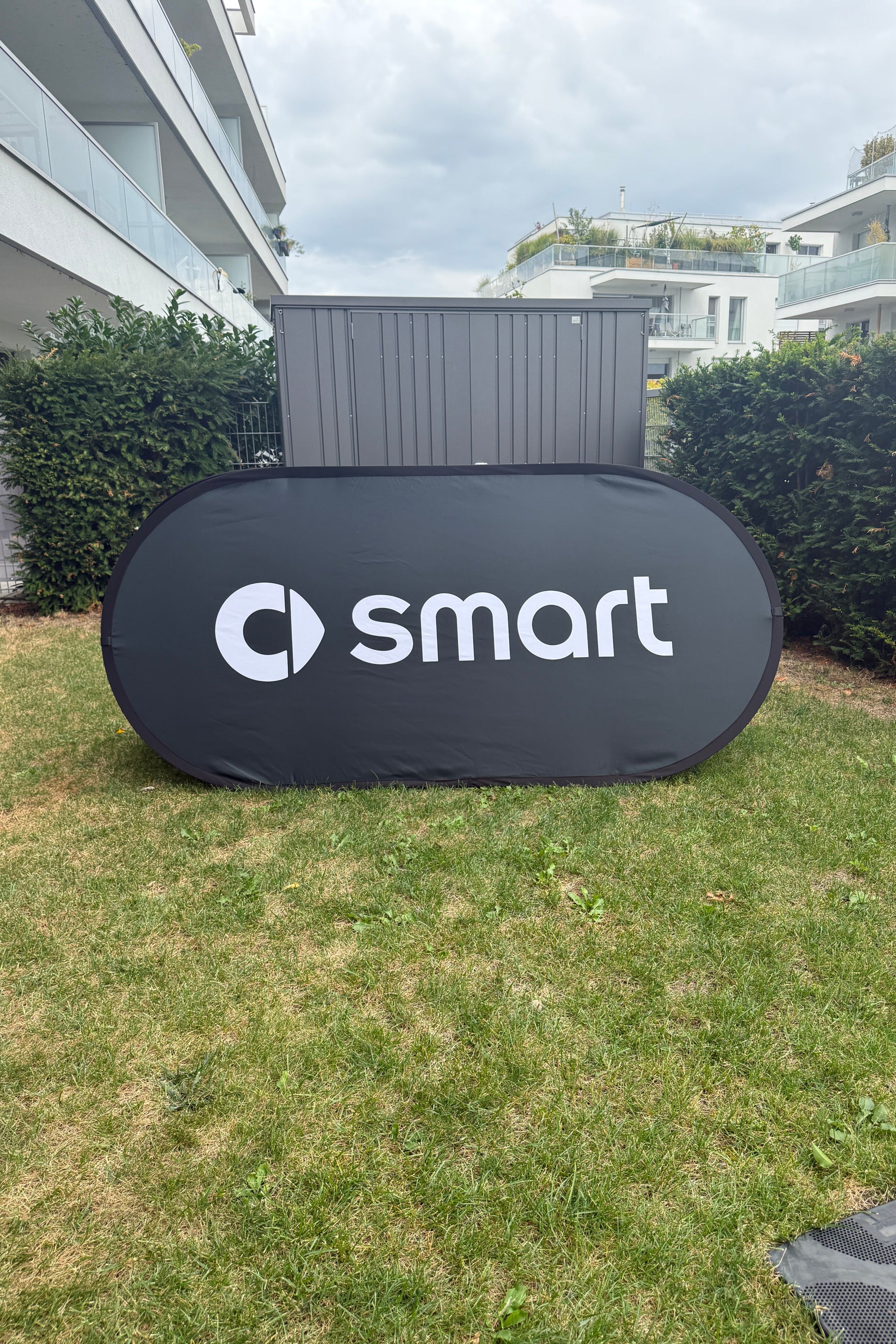 Quickbanner von hi5branding als leichtes mobiles Werbesystem mit brillantem Druck und stabilem Standfuß