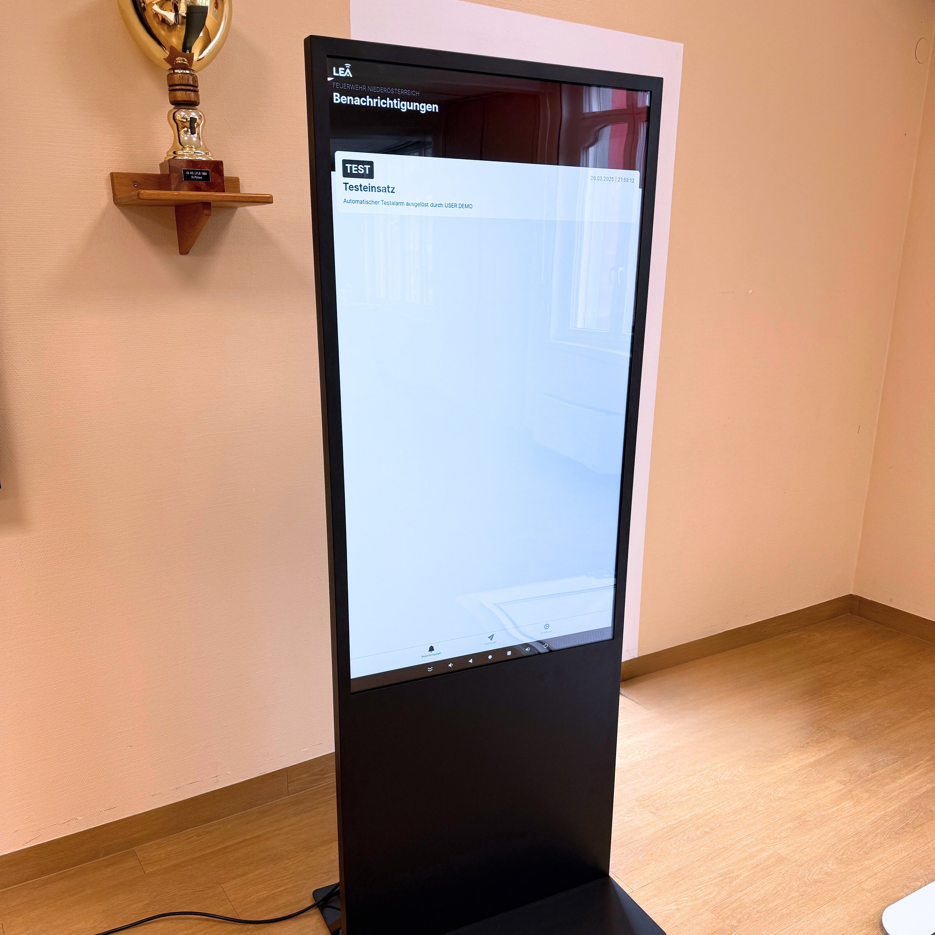 Produktabbildung: hi5 DIGI STELE Touch im Einsatz für LEA (Leitstellen- und Einsatzorganisationen App)